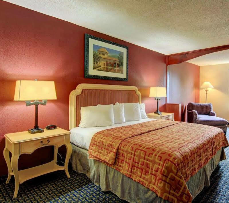 Red Roof Inn Atlanta - Six Flags Exterior photo